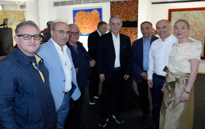 Sara Kamali Aydın lalelerin hikâyesini Essen’de tuvale taşıdı